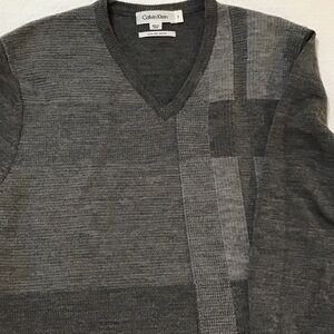 Calvin Klein Men’s Charcoal Gray V-Neck Sweater with Subtle Geometric Panel